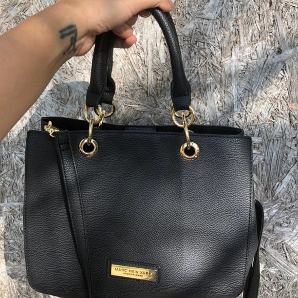 andrew marc crossbody bag